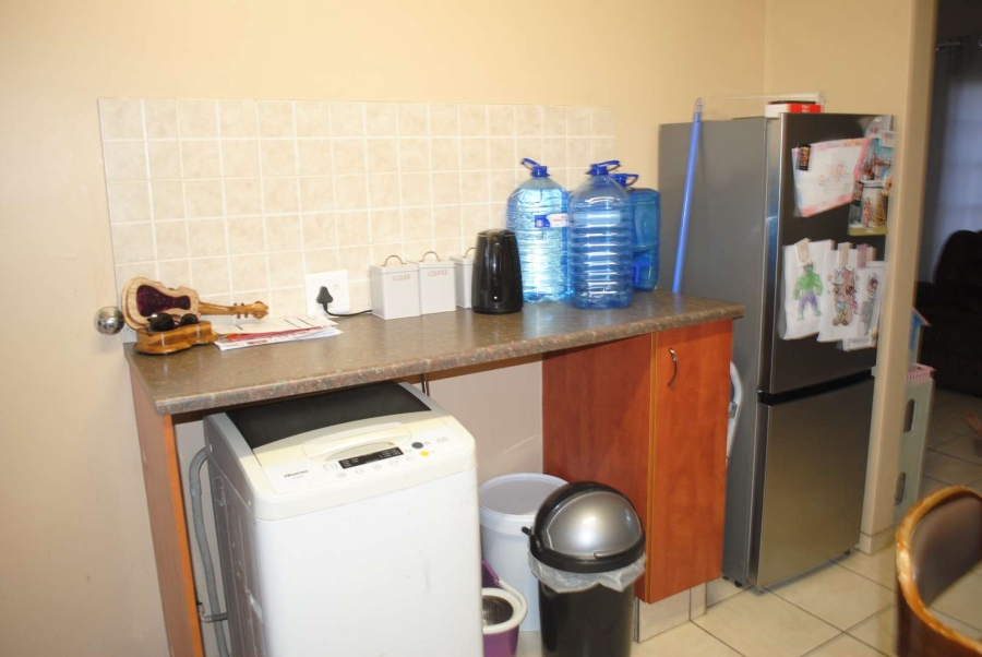 To Let 2 Bedroom Property for Rent in Kookrus Gauteng