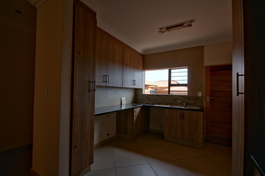 To Let 3 Bedroom Property for Rent in Olympus Gauteng