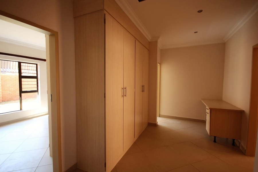 To Let 3 Bedroom Property for Rent in Olympus Gauteng