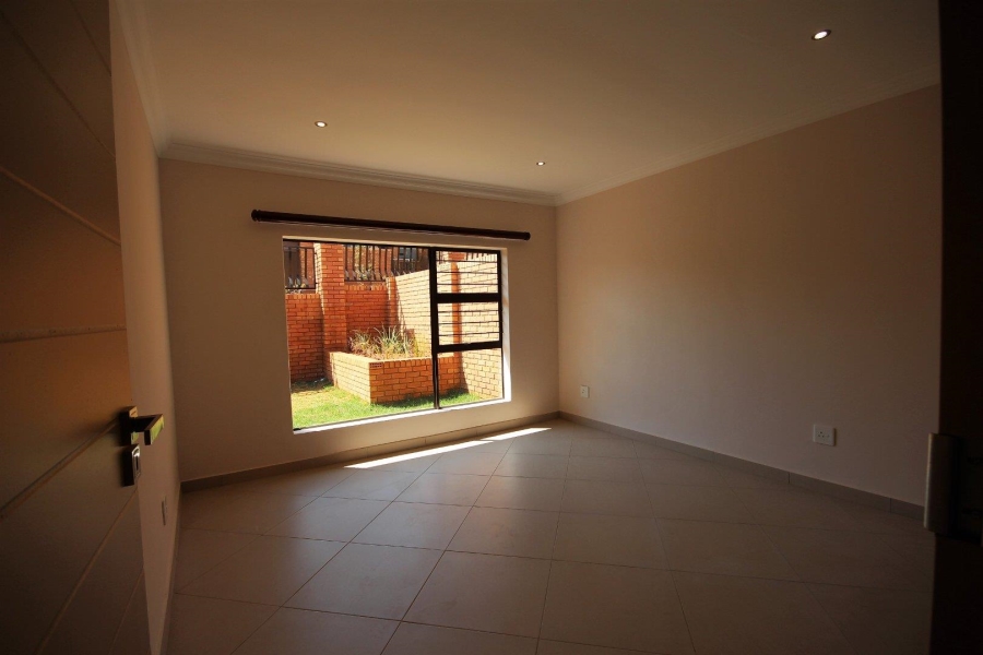 To Let 3 Bedroom Property for Rent in Olympus Gauteng