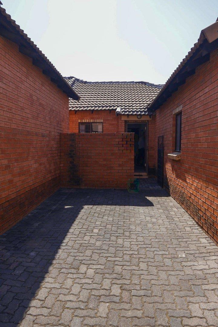 To Let 2 Bedroom Property for Rent in Moreleta Park Gauteng
