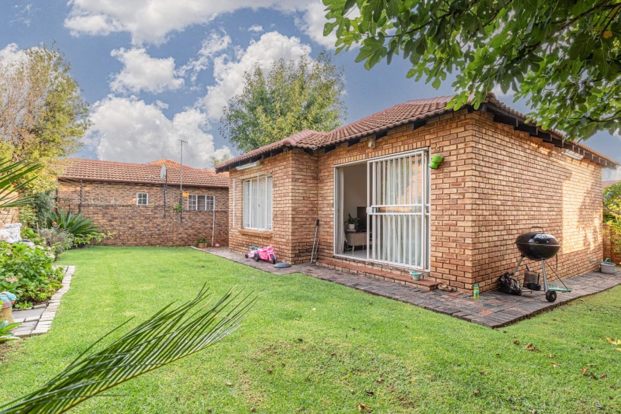 2 Bedroom Property for Sale in Wilgeheuwel Gauteng