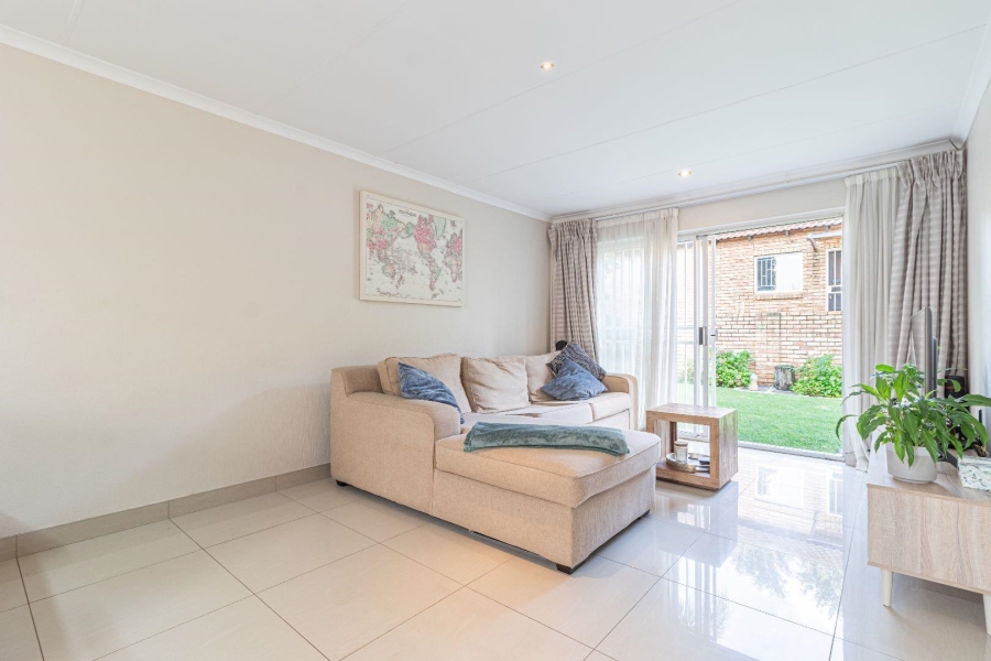 2 Bedroom Property for Sale in Wilgeheuwel Gauteng