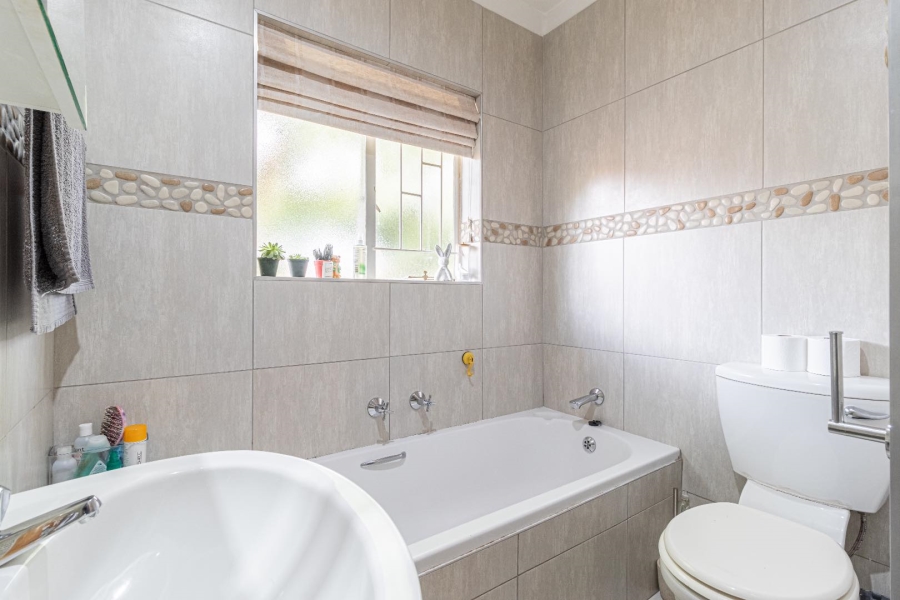2 Bedroom Property for Sale in Wilgeheuwel Gauteng