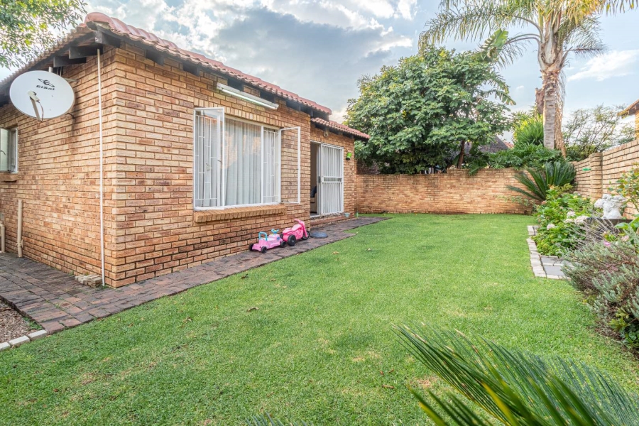 2 Bedroom Property for Sale in Wilgeheuwel Gauteng