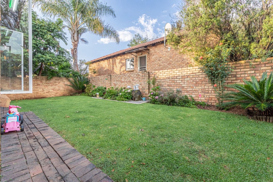 2 Bedroom Property for Sale in Wilgeheuwel Gauteng