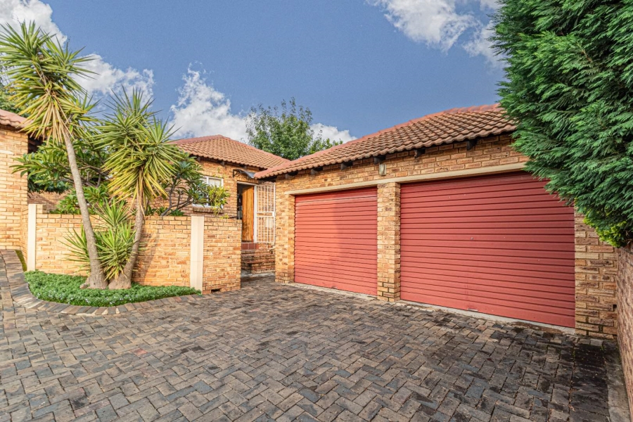 2 Bedroom Property for Sale in Wilgeheuwel Gauteng