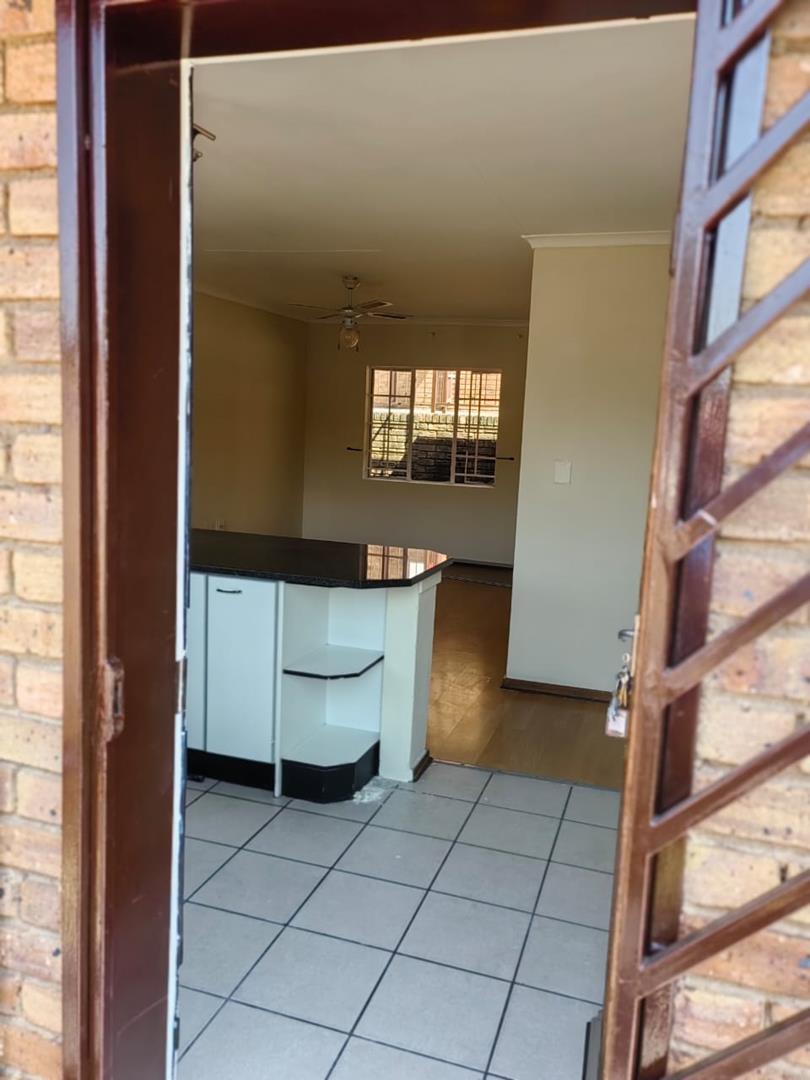 To Let 2 Bedroom Property for Rent in South Crest Gauteng