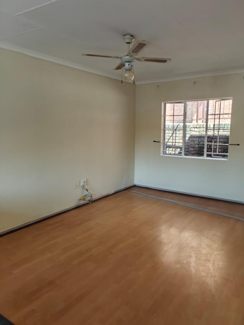 To Let 2 Bedroom Property for Rent in South Crest Gauteng