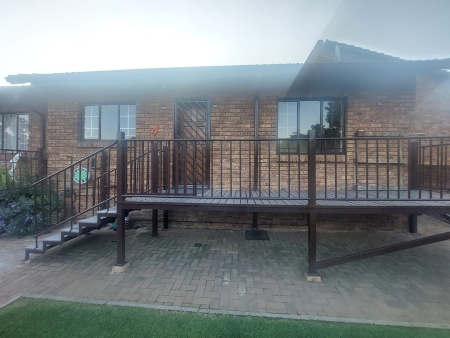 To Let 2 Bedroom Property for Rent in South Crest Gauteng