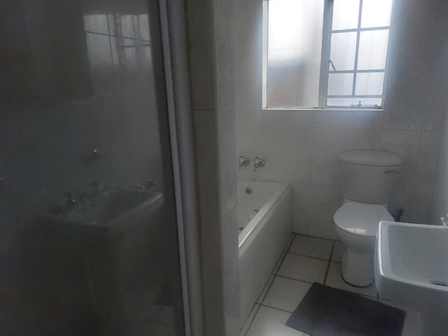 To Let 2 Bedroom Property for Rent in South Crest Gauteng