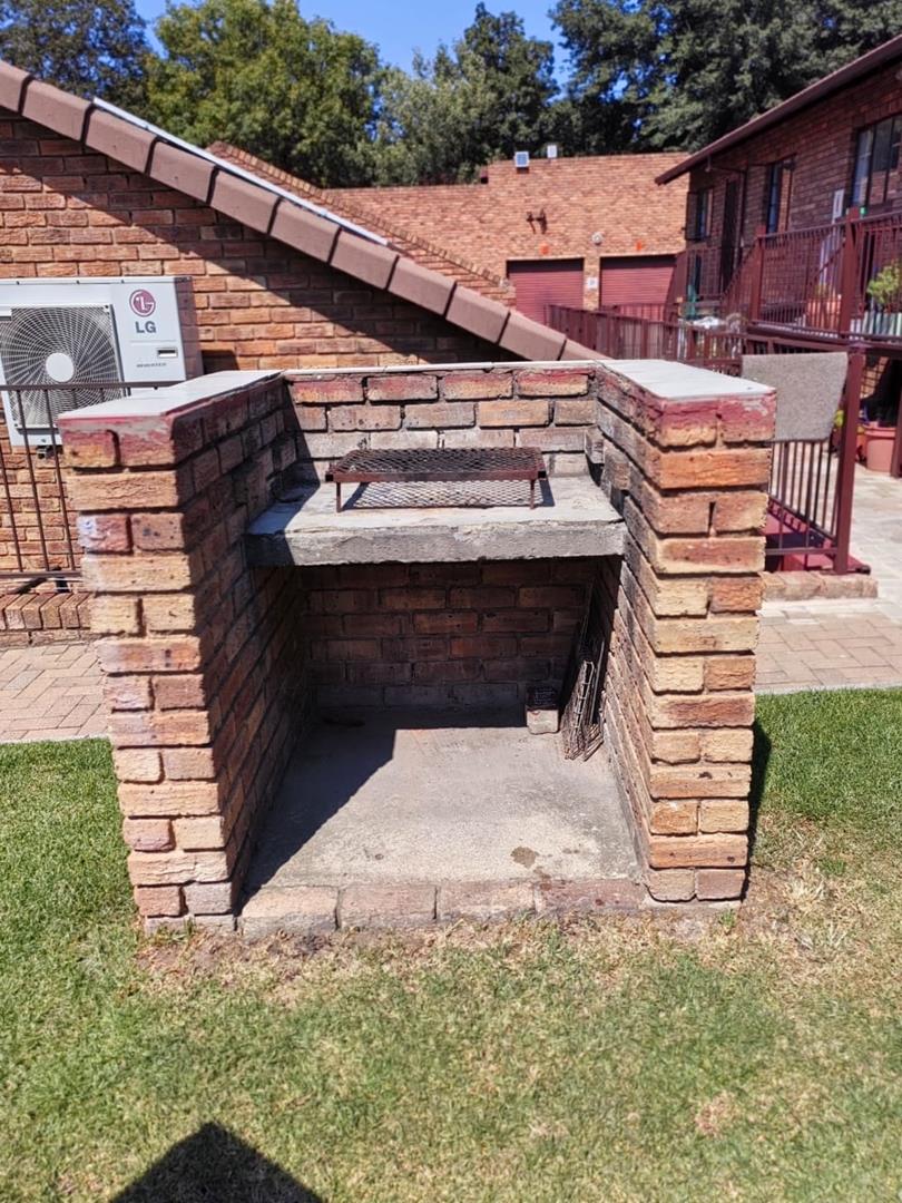 To Let 2 Bedroom Property for Rent in South Crest Gauteng