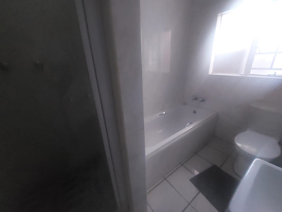 To Let 2 Bedroom Property for Rent in South Crest Gauteng