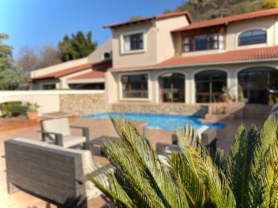 7 Bedroom Property for Sale in Mondeor Gauteng