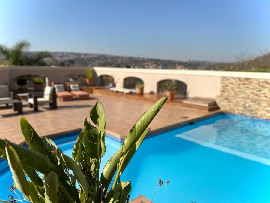 7 Bedroom Property for Sale in Mondeor Gauteng