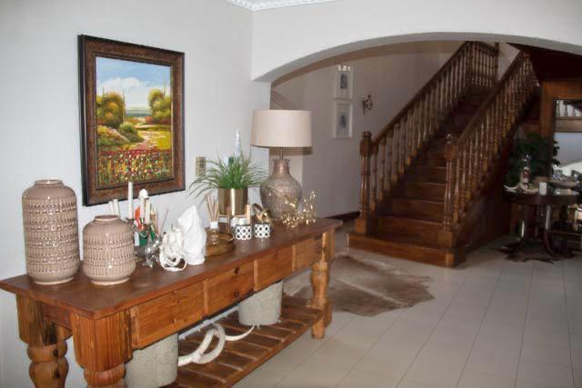 7 Bedroom Property for Sale in Mondeor Gauteng
