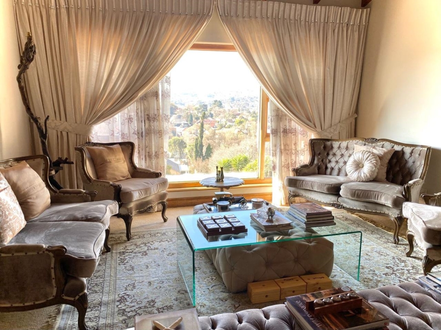 7 Bedroom Property for Sale in Mondeor Gauteng