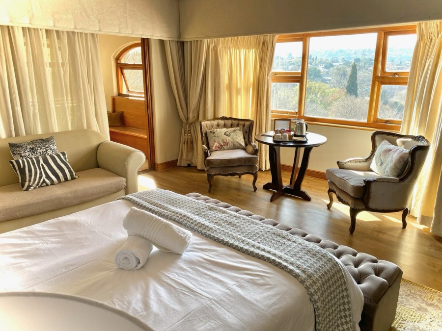 7 Bedroom Property for Sale in Mondeor Gauteng