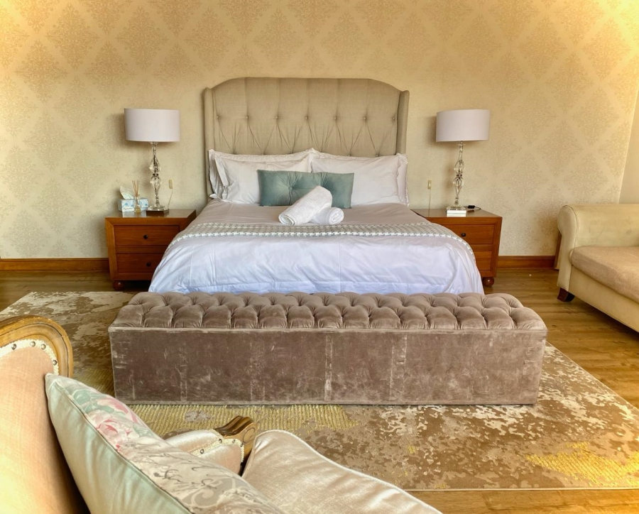 7 Bedroom Property for Sale in Mondeor Gauteng