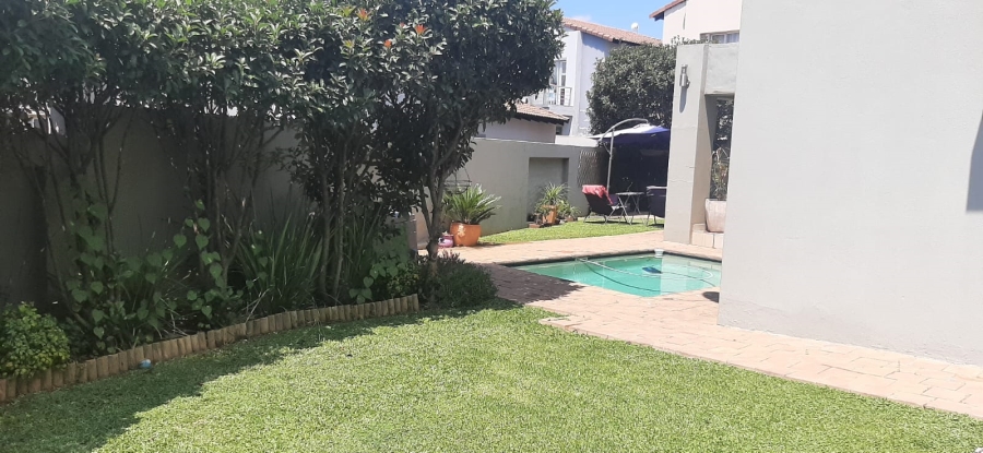 To Let 4 Bedroom Property for Rent in Six Fountains Residential Estate Gauteng
