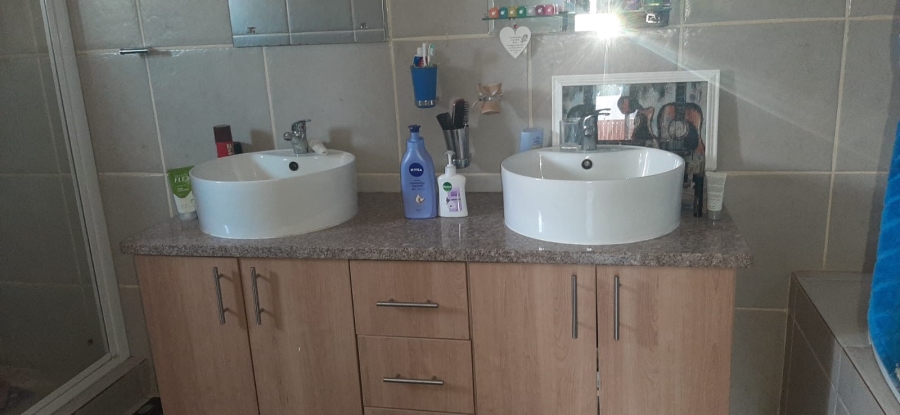 To Let 4 Bedroom Property for Rent in Six Fountains Residential Estate Gauteng