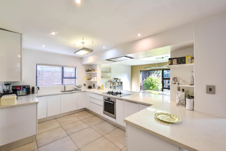 To Let 4 Bedroom Property for Rent in Silver Lakes Golf Estate Gauteng