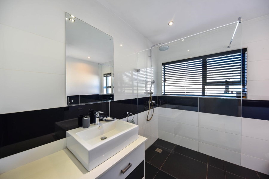 To Let 4 Bedroom Property for Rent in Silver Lakes Golf Estate Gauteng