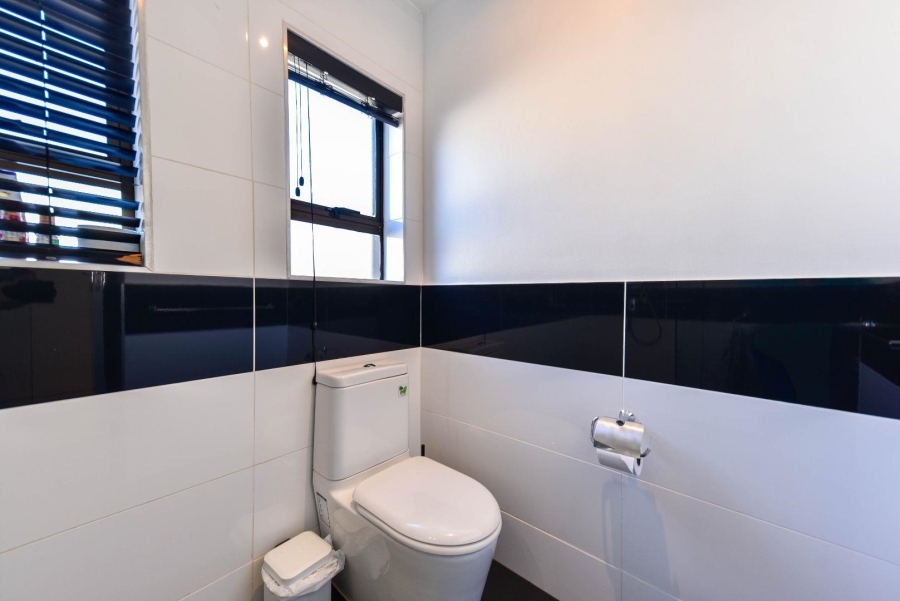 To Let 4 Bedroom Property for Rent in Silver Lakes Golf Estate Gauteng