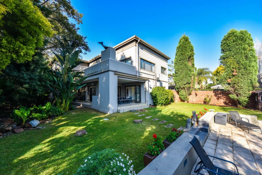 To Let 4 Bedroom Property for Rent in Silver Lakes Golf Estate Gauteng