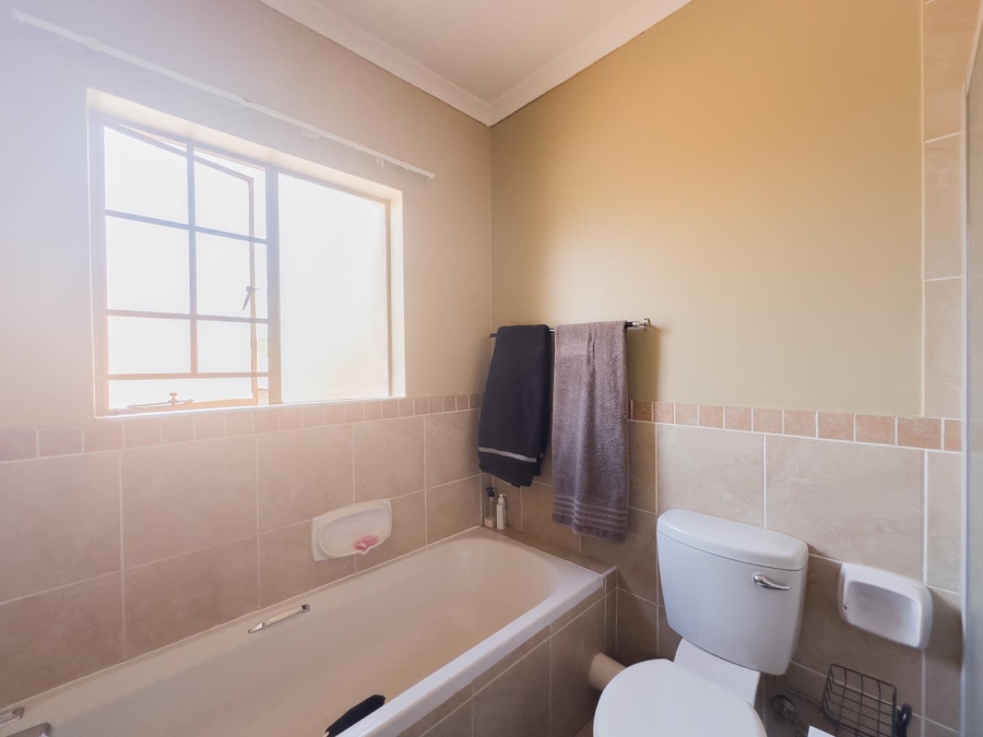 To Let 2 Bedroom Property for Rent in Mooikloof Ridge Gauteng