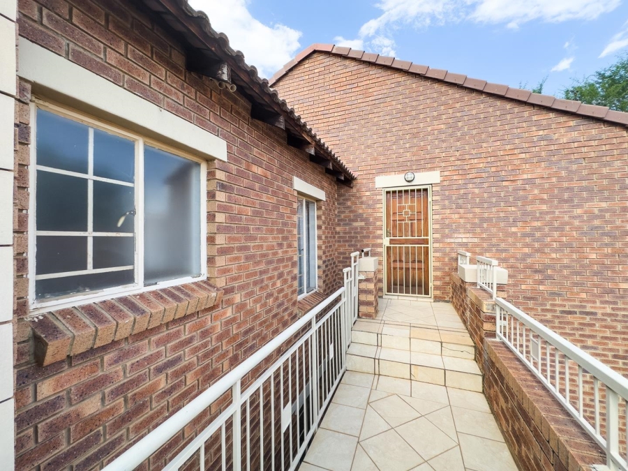 To Let 2 Bedroom Property for Rent in Mooikloof Ridge Gauteng