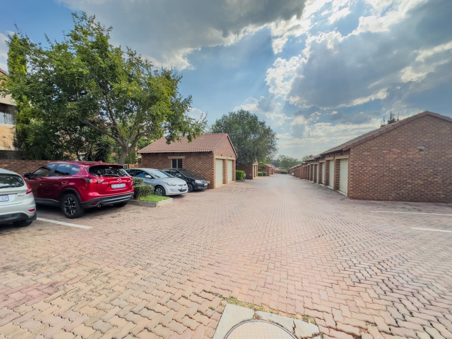 To Let 2 Bedroom Property for Rent in Mooikloof Ridge Gauteng