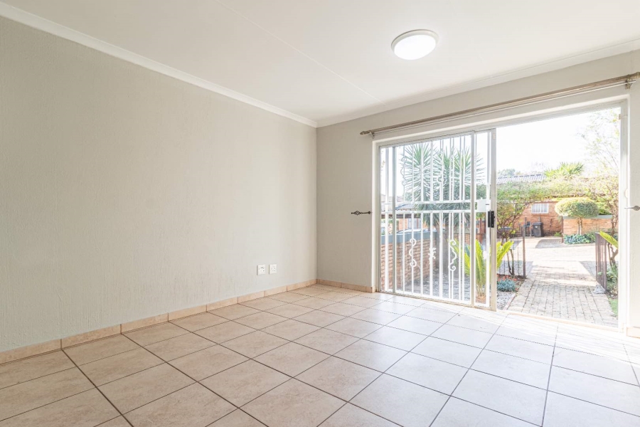 To Let 2 Bedroom Property for Rent in Wilgeheuwel Gauteng