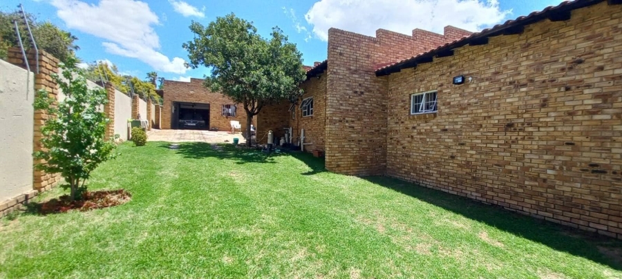 4 Bedroom Property for Sale in Buccleuch Gauteng