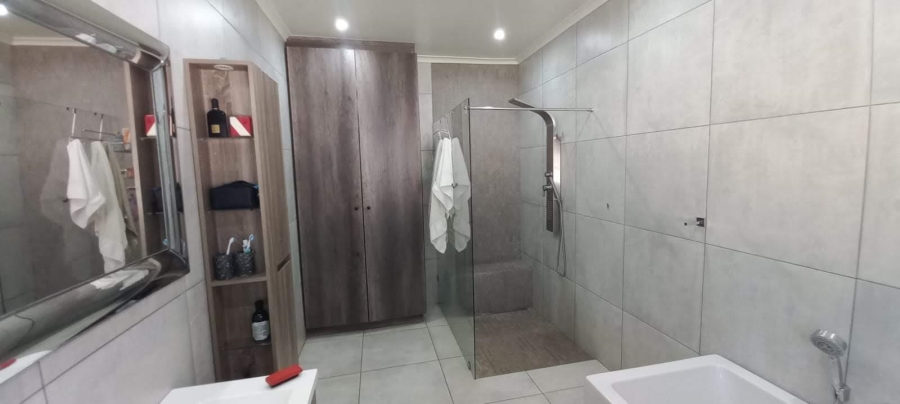 4 Bedroom Property for Sale in Buccleuch Gauteng
