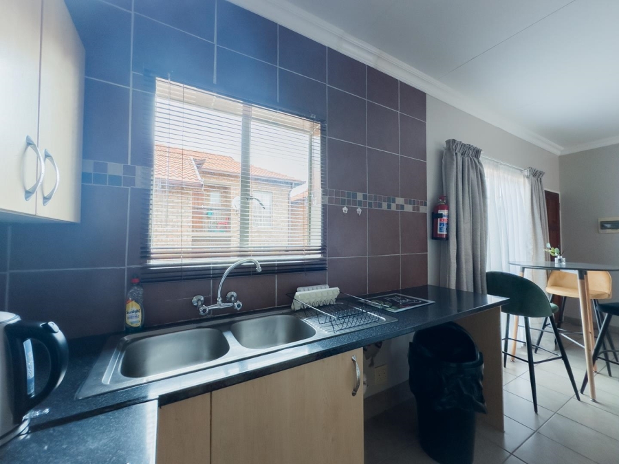 To Let 1 Bedroom Property for Rent in Wapadrand Gauteng