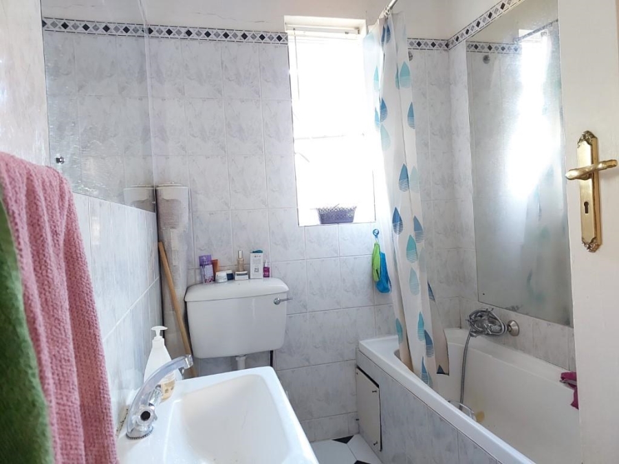 To Let 2 Bedroom Property for Rent in Illovo Gauteng