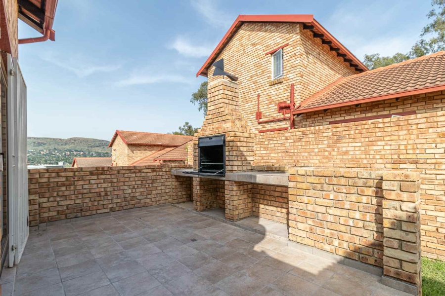 To Let 3 Bedroom Property for Rent in Wilgeheuwel Gauteng