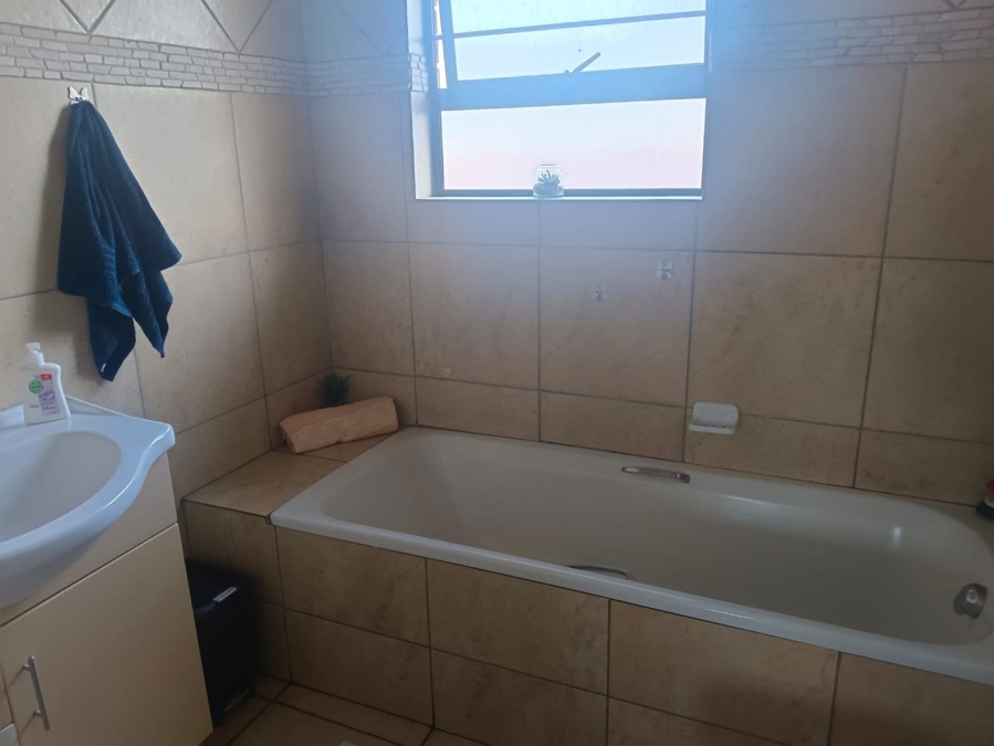 3 Bedroom Property for Sale in New Redruth Gauteng