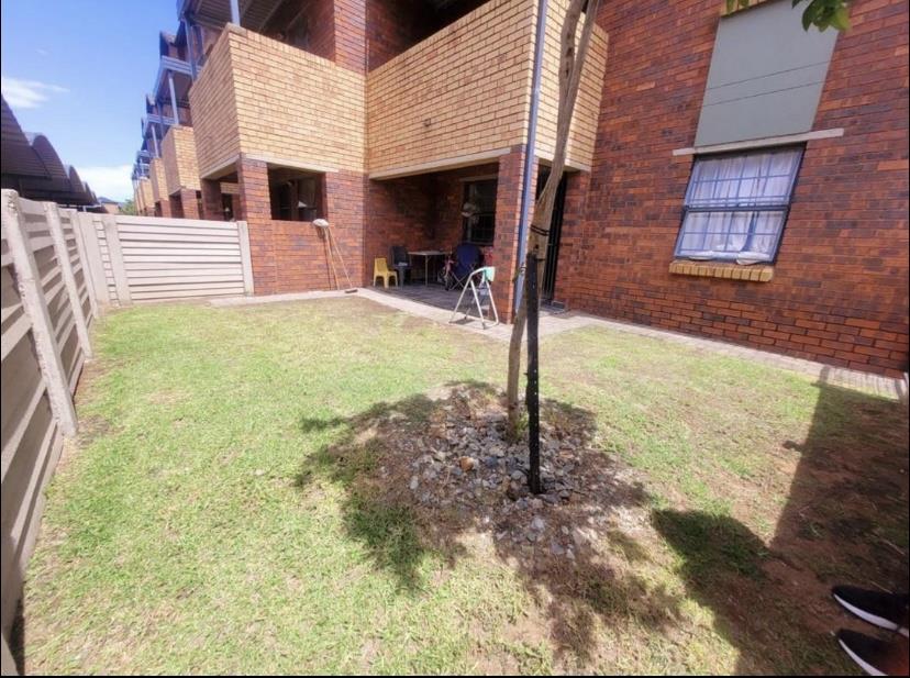 2 Bedroom Property for Sale in Olifantsvlei Gauteng