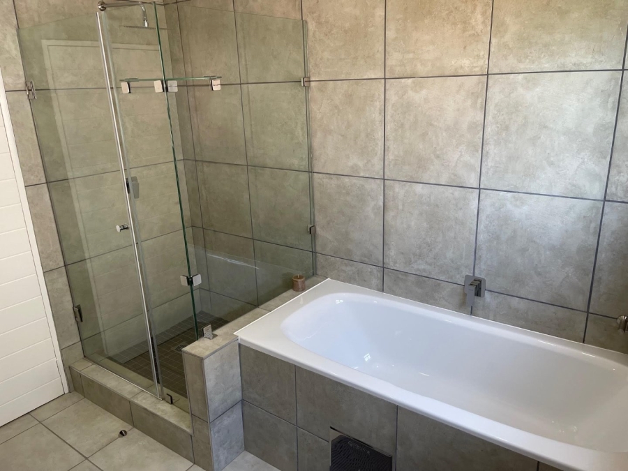 To Let 3 Bedroom Property for Rent in Six Fountains Estate Gauteng