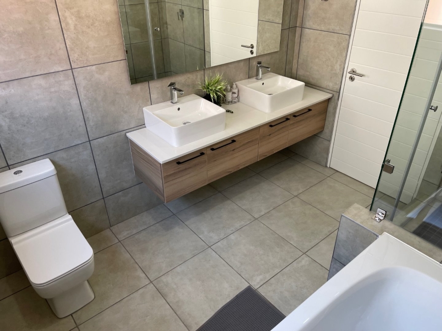 To Let 3 Bedroom Property for Rent in Six Fountains Estate Gauteng