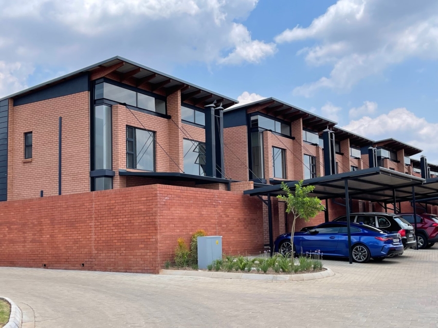 To Let 3 Bedroom Property for Rent in Six Fountains Estate Gauteng