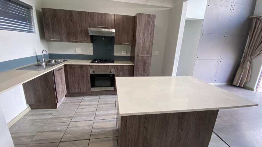 To Let 3 Bedroom Property for Rent in Fourways Gauteng