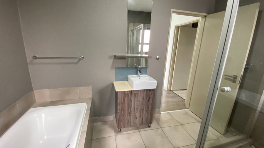 To Let 3 Bedroom Property for Rent in Fourways Gauteng