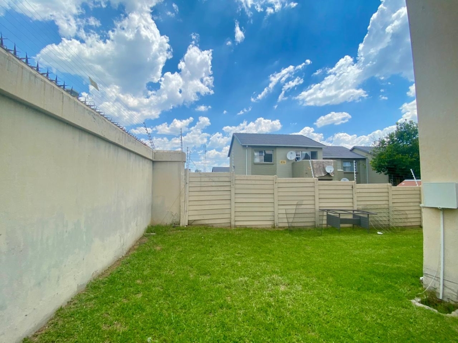 2 Bedroom Property for Sale in Vorna Valley Gauteng