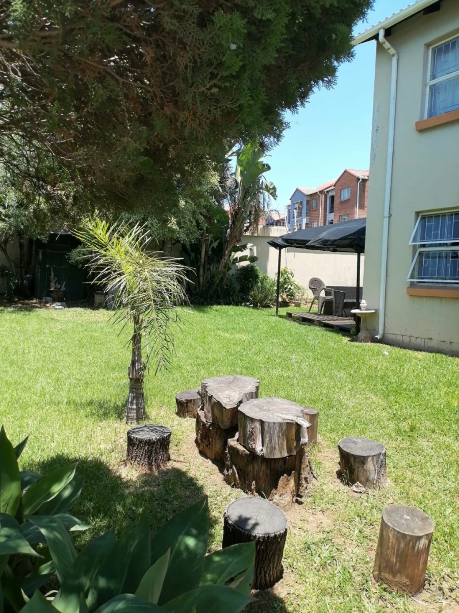 2 Bedroom Property for Sale in Vorna Valley Gauteng