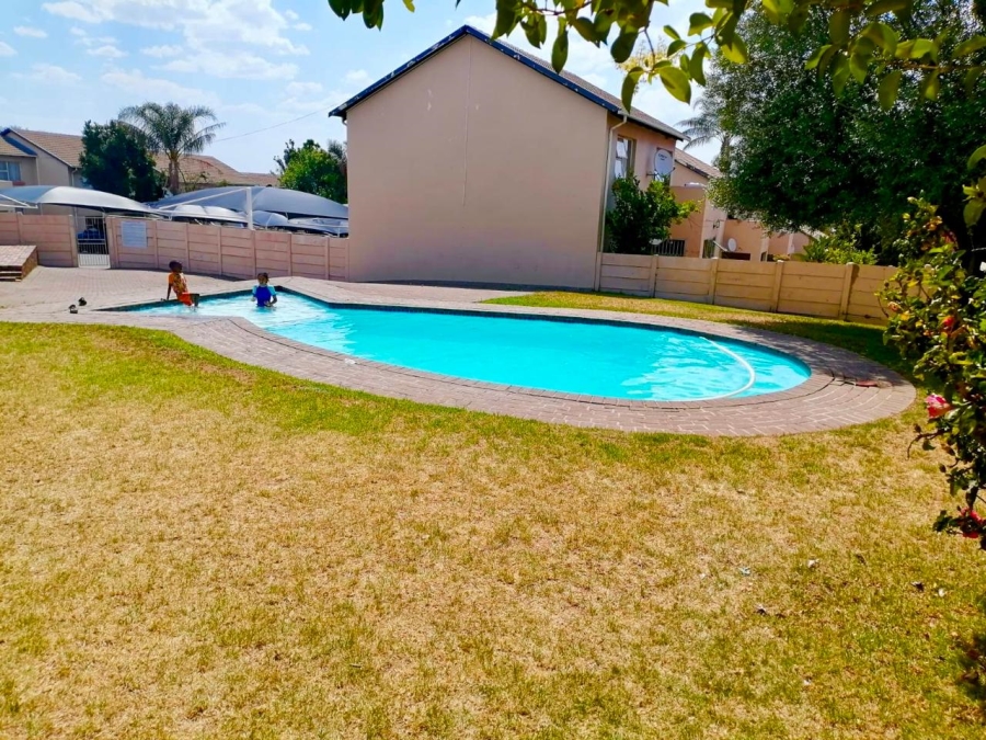 2 Bedroom Property for Sale in Vorna Valley Gauteng