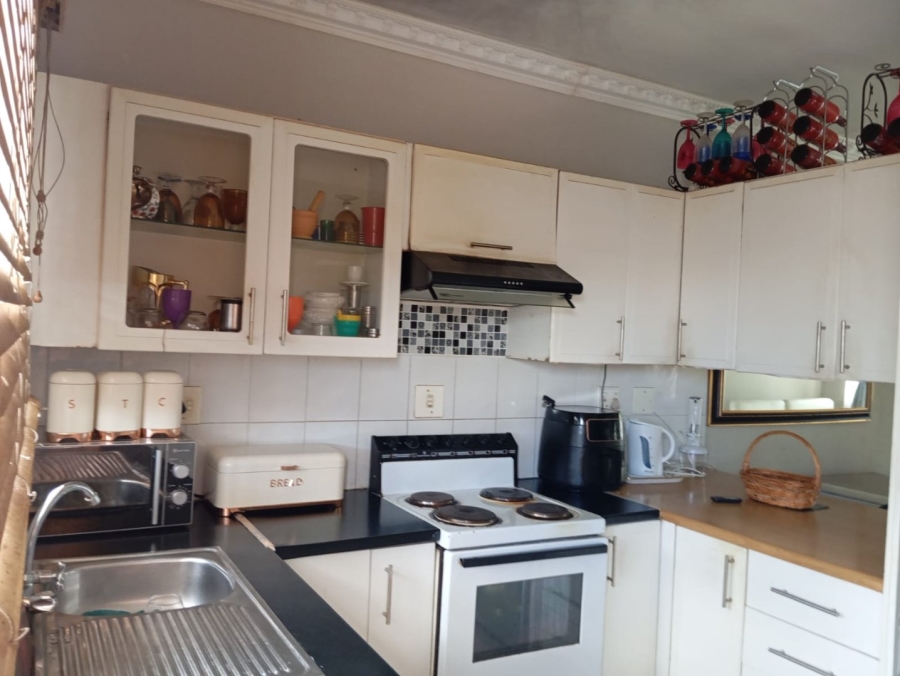  Bedroom Property for Sale in Rembrandt Park Gauteng