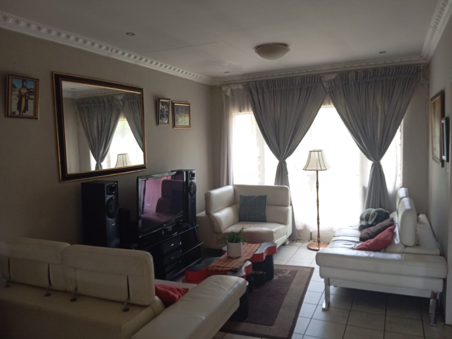  Bedroom Property for Sale in Rembrandt Park Gauteng